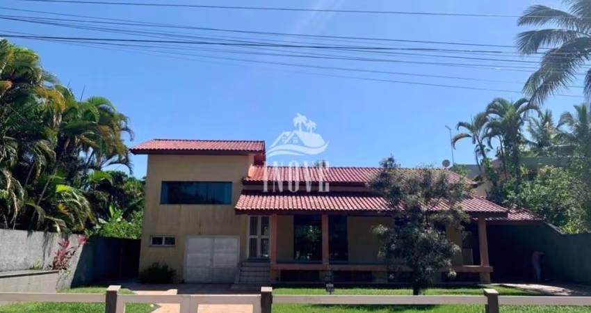 Casa à venda à 100mt da praia 4 suítes, Morada da Praia - Bertioga/SP