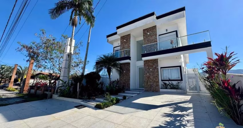 Luxuosa Casa de Alto Padrão à Venda em Morada da Praia - Bertioga/SP:  6 Suítes, 3 Salas, 9 Banheiros - 465,62 m².
