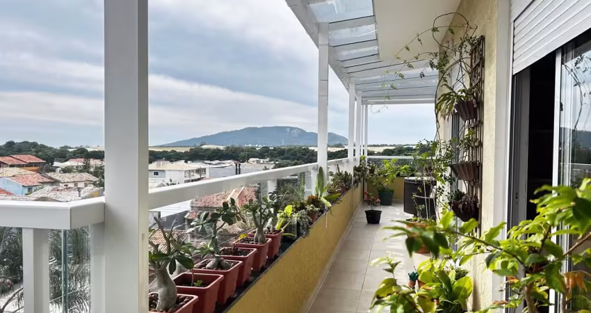 Apartamento cobertura espaçoso e bem localizado em florianópolis-sc
