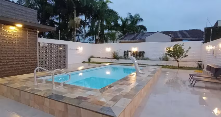 Imóvel de alto padrão com piscina em caiobá-matinhos pr