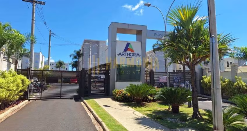 Apartamento térreo a venda com quintal privativo no Parque Arthoria