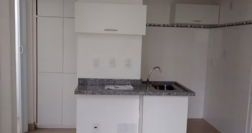 Alugo apartamento na Liberdade.