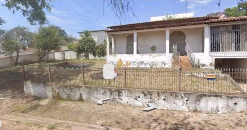 Excelente Oportunidade: Casa para Reforma em Dois Lotes – Guaratinguetá
