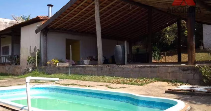 Excelente chácara com 02 casas no asfalto na Praia dos Namorados.