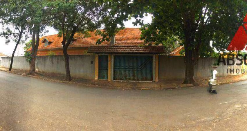 CONSTRUÇÃO antiga, para demolir e aproveitar o terreno.