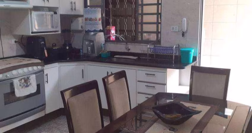 Casa com 02 dormitórios