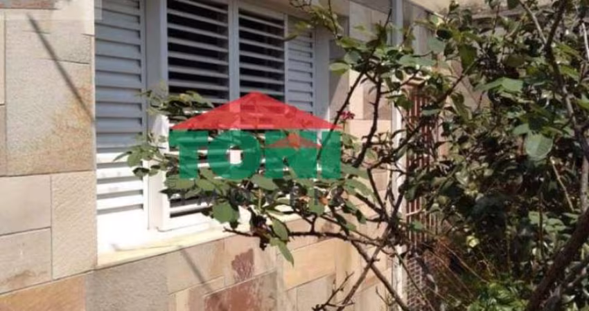 Imperdível oportunidade de adquirir casa com 4 quartos no Centro de Salto-SP!