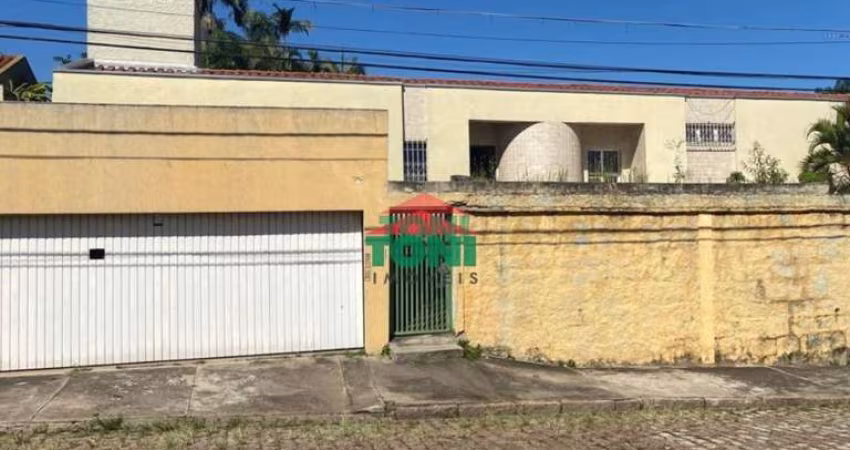 Imperdível oportunidade! Casa à venda em Salto-SP, Vila Roma. 3 quartos, 1 suíte, 2 salas, 3 banheiros, 2 vagas, 259m².