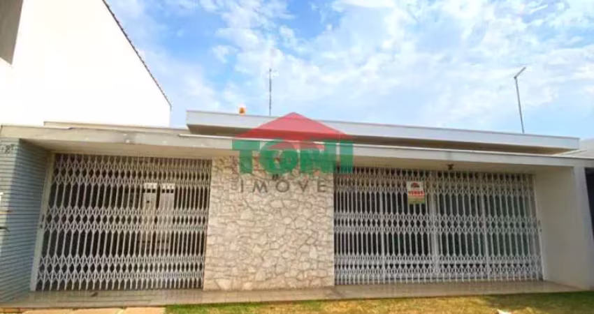 Imperdível: Casa à venda no Centro de Salto-SP, 3 quartos, 1 suíte, 2 salas, 3 banheiros, 1 vaga, 225m² de área.