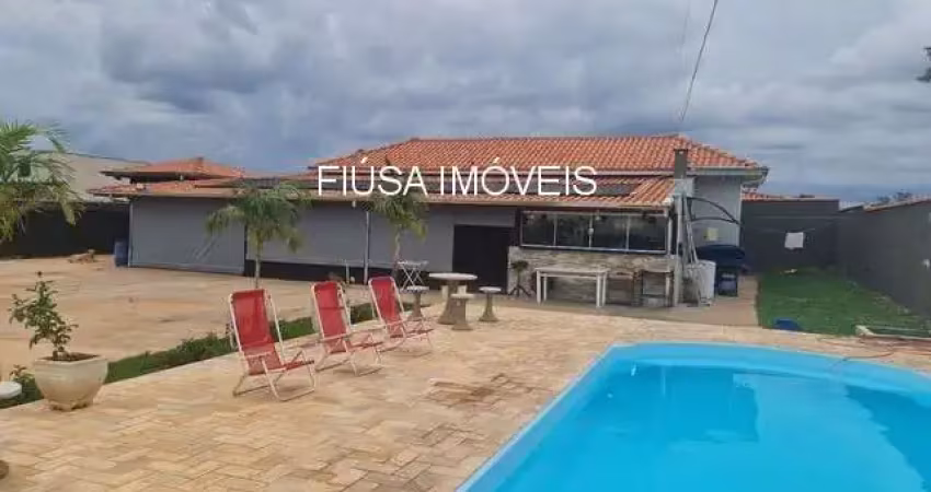 Chácara / sítio com 2 quartos à venda na RUA H, 689, Zona Rural, Cajuru