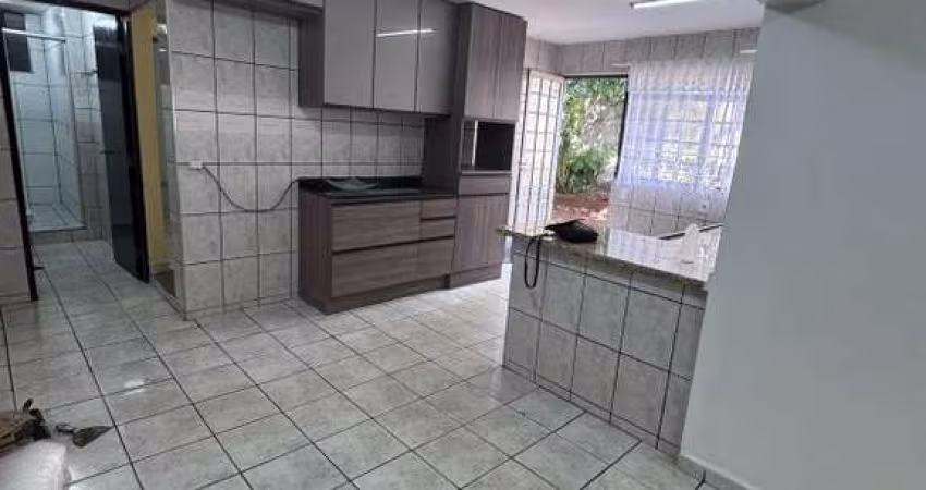 Aluguel de Casa Espaçosa de 5 Quartos no Conjunto Residencial Iapi - Jundiaí-SP: 1 Suite, 2 Salas, 3 Banheiros, 5 Vagas, 118m².