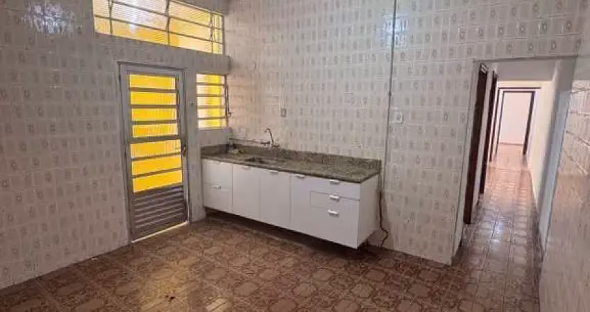Casa para locação em Jundiaí-SP, bairro Vila Didi: 3 quartos, 1 sala, 2 banheiros, 1 vaga de garagem coberta. Venha conferir!