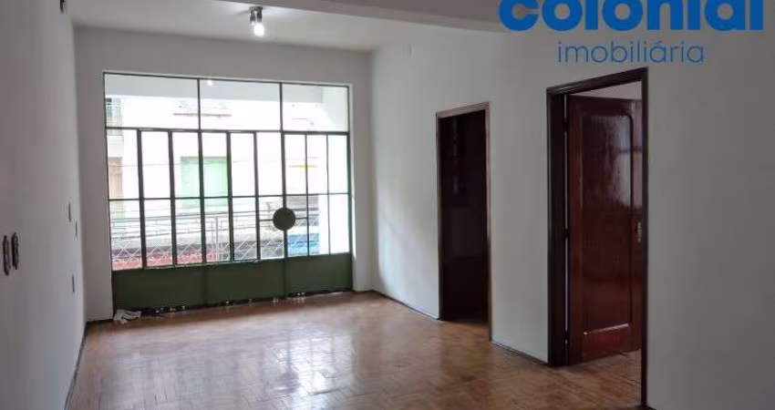 APARTAMENTO NO CENTRO, NÃO TEM VAGA DE GARAGEM.