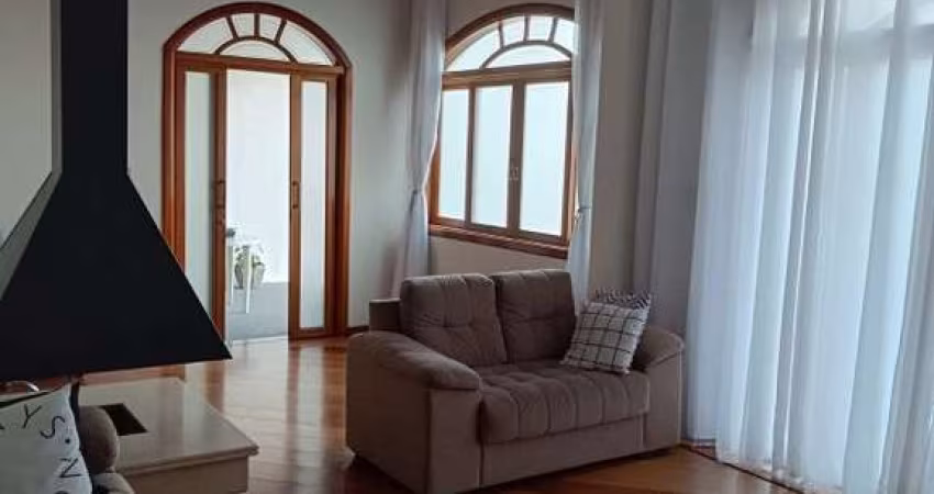 CASA AMPLA COM 3 QUARTOS/1 SUÍTE COM PISCINA NO JARDIM ESTÁDIO.