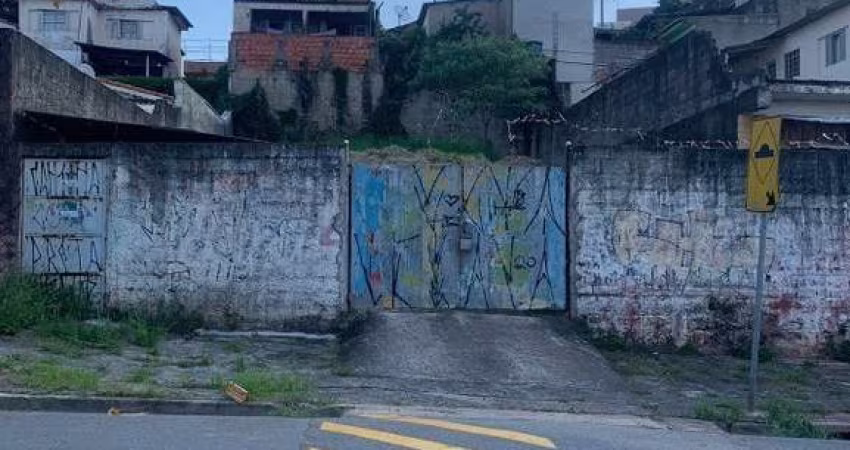 TERRENO DE 300 METROS, MURADO E PRÓXIMO À SAMUEL MARTINS NO JARDIM DO LAGO.