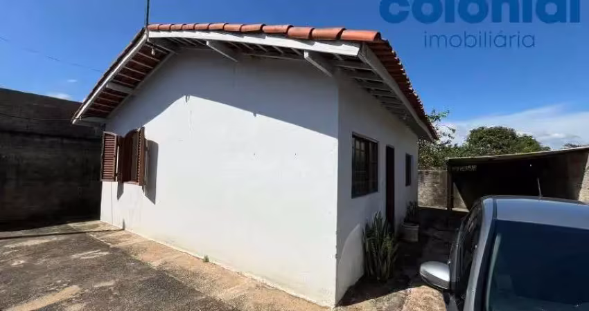 Imperdível: Casa à venda no Centro de Cabreúva-SP, com 1 quarto, 1 sala, 1 banheiro e 3 vagas de garagem!