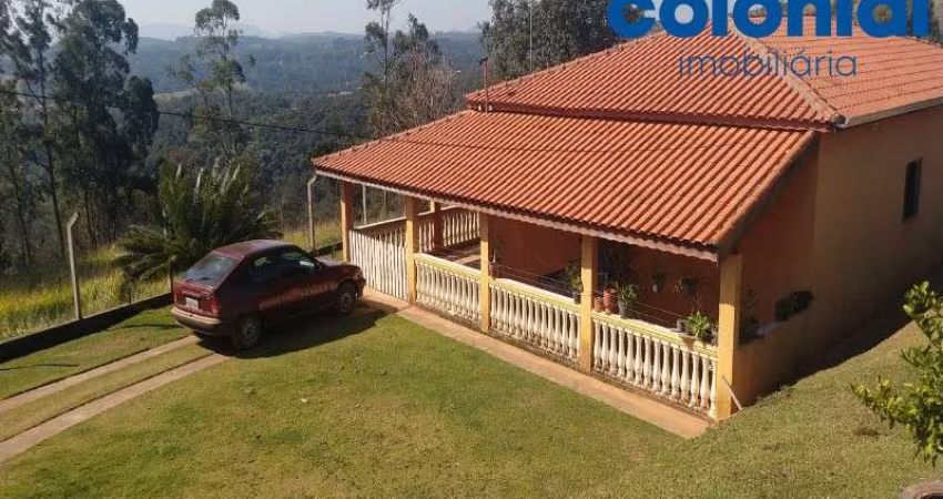 Chácara à venda em Campo Limpo Paulista-SP: 3 quartos, 1 suíte, 1 sala, 2 banheiros, 4 vagas de garagem, 220m² de área no bairro Pau Arcado.