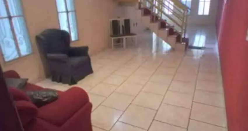 CASA COM 4 QUARTOS/1 SUÍTE.
