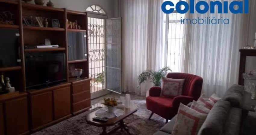 Casa a Venda Vila Arens II  3 dormitórios sendo 1 suíte, WC, Sala, Cozinha, Lavanderia, Churrasqueira, Quintal, 2 vagas de garagem sendo 1 coberta.