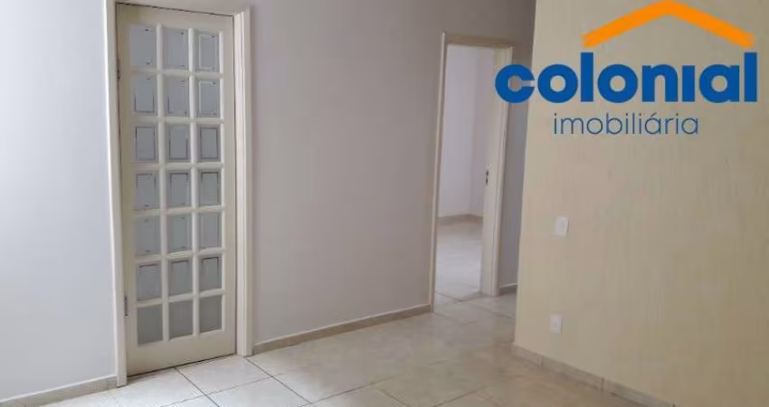 APARTAMENTO COM 02 QUARTOS NO CHÁCARA DAS FLORES.