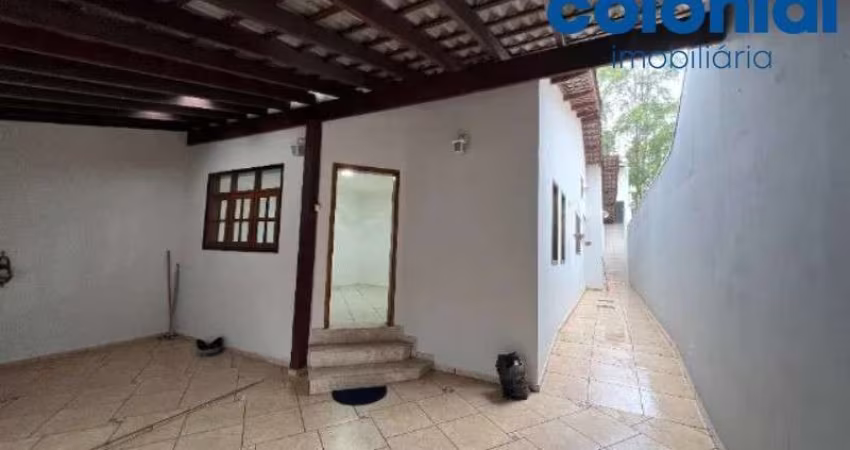 CASA TÉRREA 2 DORMITÓRIOS, SENDO 1 SUÍTE, 2 VAGAS COBERTAS, QUINTAL AMPLO COM DEPÓSITO.JARDIM ITÁLIA, VÁRZEA PAULISTA