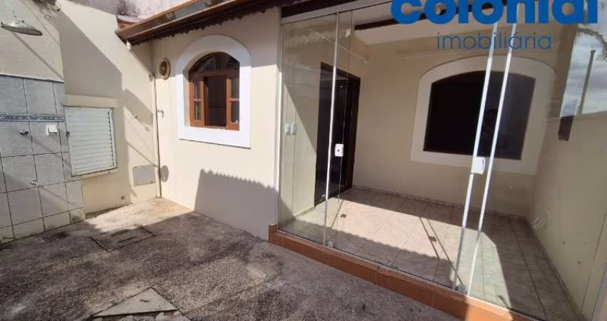 Imperdível oportunidade de locação: Casa com 1 quarto, 1 sala, 2 banheiros e garagem no Jardim do Lago, Jundiaí-SP - 60m².