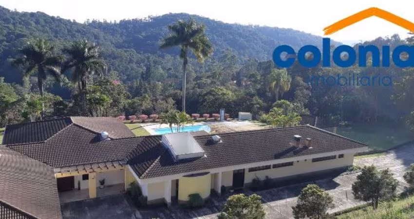 CHÁCARA PERFEITA, AOS PÉS DA SERRA DOS CRISTAIS, COM 4 SUÍTES, PISCINA, TOTALMENTE PLANA EM 11.500M² DE ÁREA, CONDOMÍNIO FECHADO.RECANTO DOS CRISTAIS