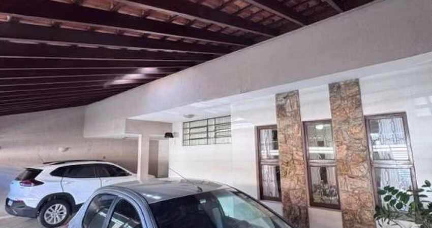 Casa à venda em Várzea Paulista-SP: 4 quartos, 3 banheiros, 4 vagas de garagem no Jardim Maria de Fátima - 234,82 m² de área.