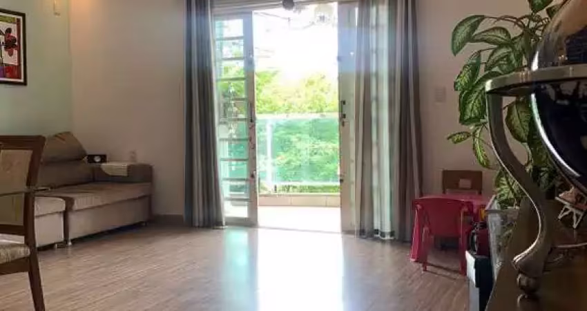 Sobrado com 2 quartos, 2 vagas cobertas e edícula. vila hortolândia.
