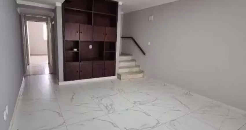 Espaçosa casa para locação em jundiaí-sp, vila vianelo: 3 quartos, 2 salas, 2 banheiros, garagem e 140m².