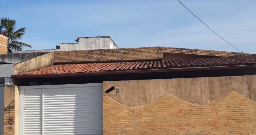 EXCELENTE CASA RESIDENCIAL NO EXPEDICIONÁRIOS COM 03 QUARTOS E EXCELENTE QUINTAL