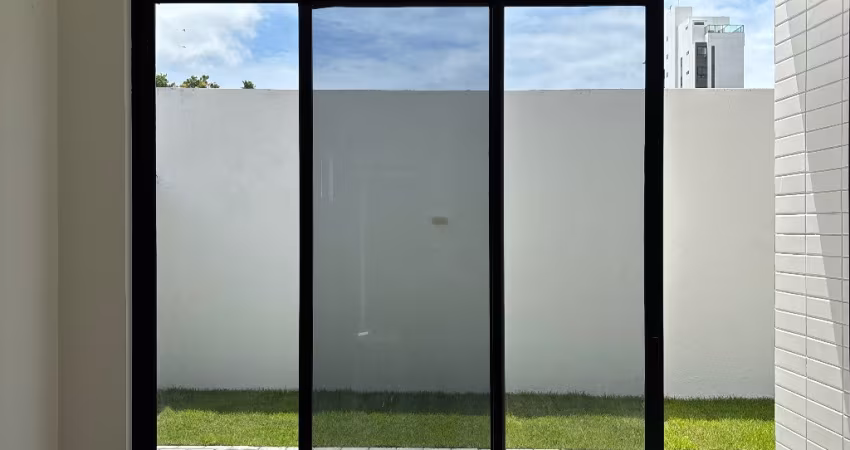 Apartamento térreo com espaço em  grande  estilo.