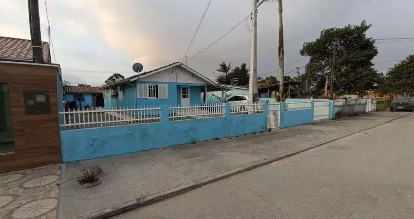 Casa com 3 quartos à venda na Rua Volnei Alfredo Porto, 001, Araçatuba, Imbituba