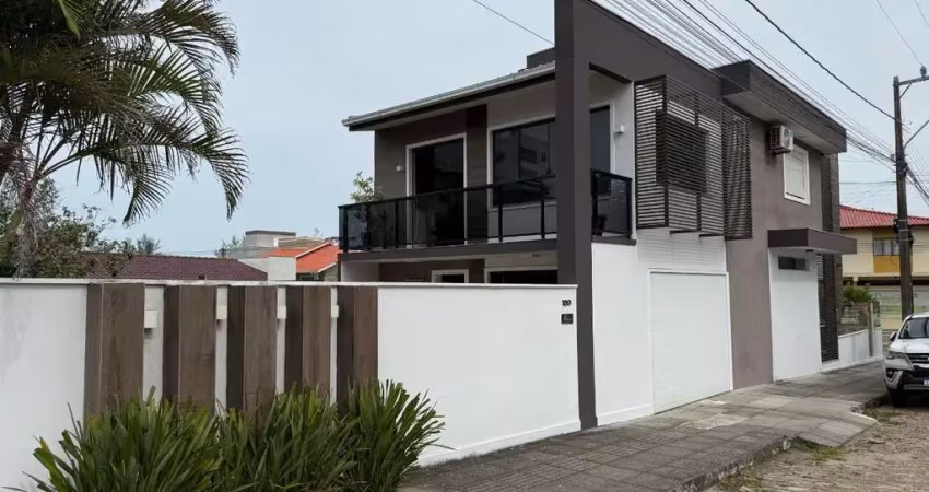 Casa com 3 quartos à venda na Alcino da Fonseca, 189, Centro, Imbituba