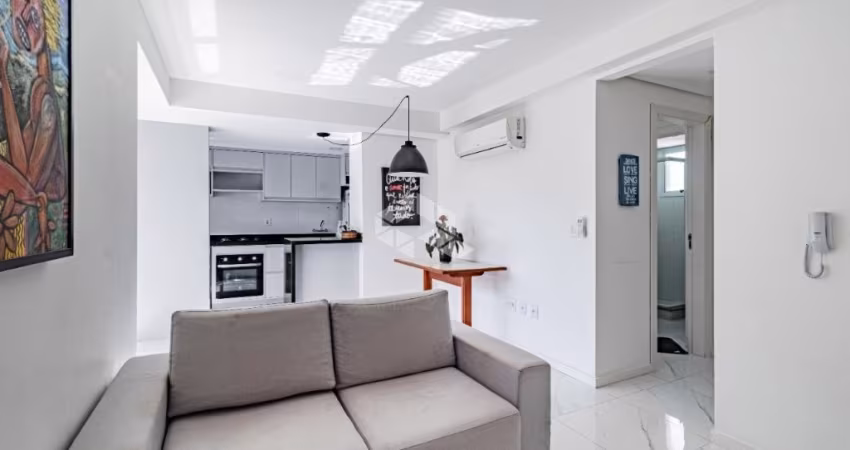 Apartamento 2 dormitórios, 1 suíte, 1 vaga coberta e escriturada, na Zona Sul