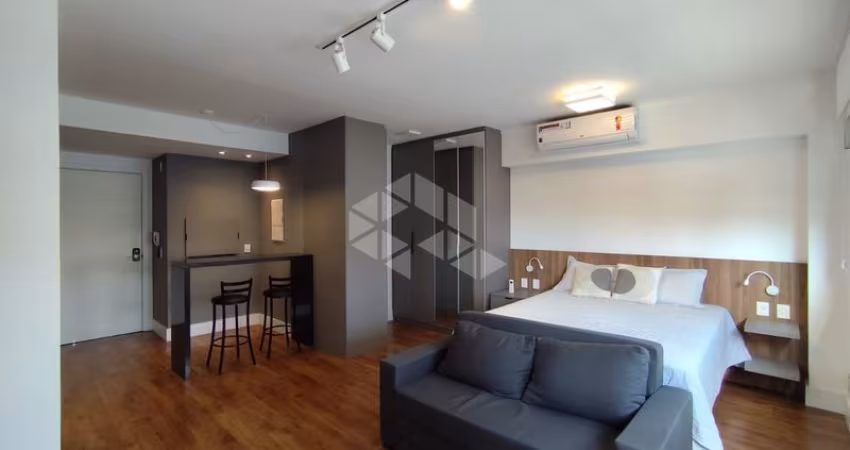 Perfeito loft que une estilo de vida e funcionalidade neste aconchegante, localizado no moderno condomínio Hom Nilo, em Porto Alegre.