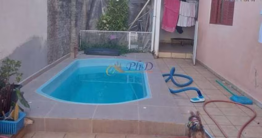 Casa à Venda com 2 dormitórios, 174m², 2 vagas cobertas