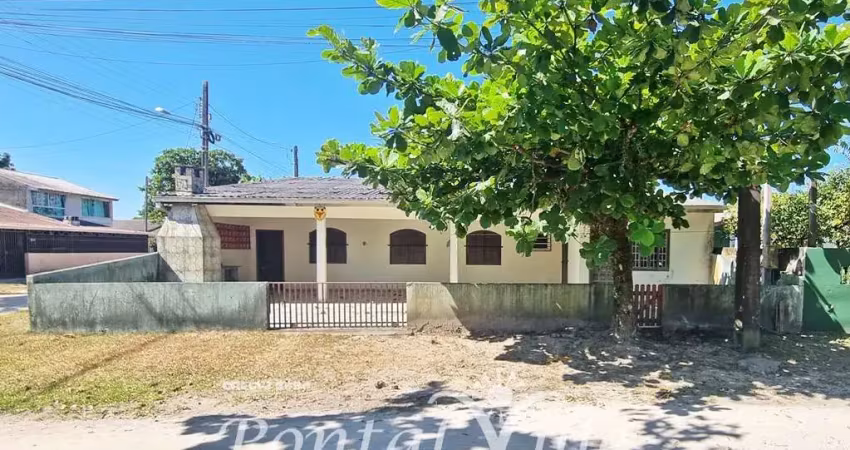 RESIDÊNCIA DE ESQUINA NO BALNEÁRIO SHANGRI-LÁ EM PONTAL DO PARANÁ/PR