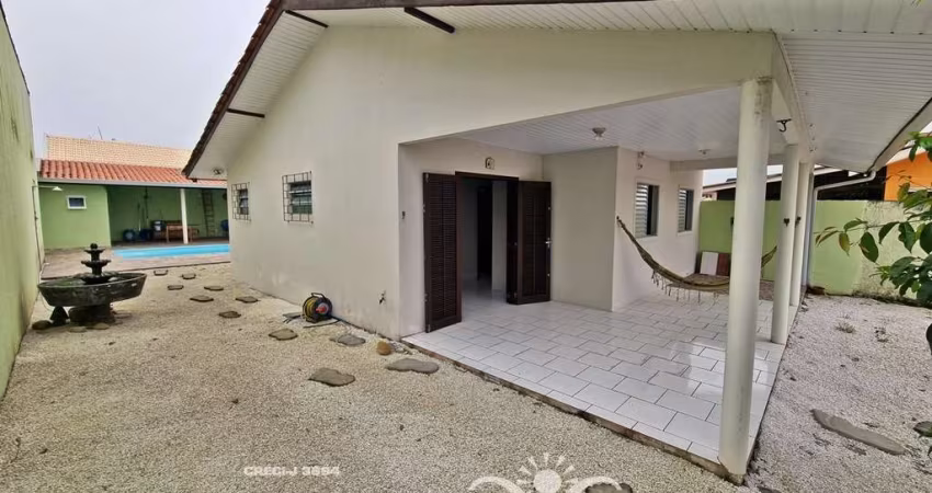 RESIDÊNCIA NO BALNEÁRIO CARMERY, APENAS 180M DA PRAIA