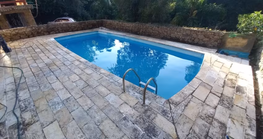 Linda casa em Condomínio Fechado para locação em Atibaia