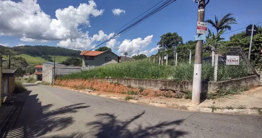 Lindo terreno com pequeno declive e linda vista a venda em loteamento fechado de Atibaia