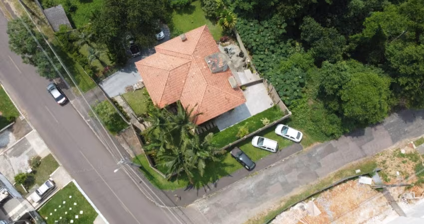 Linda casa com 4 suítes no Campo Comprido. próxima de mercados, colégios, farmácias, rua da Cidadania entre outras.