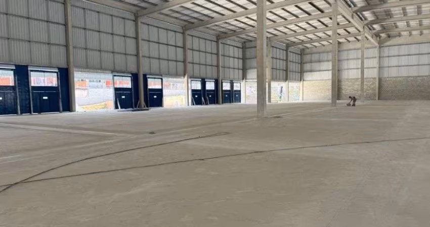 Galpão logístico Guarulhos Aeroporto cross docking possui 4.800m² metros quadrados e 46 docas