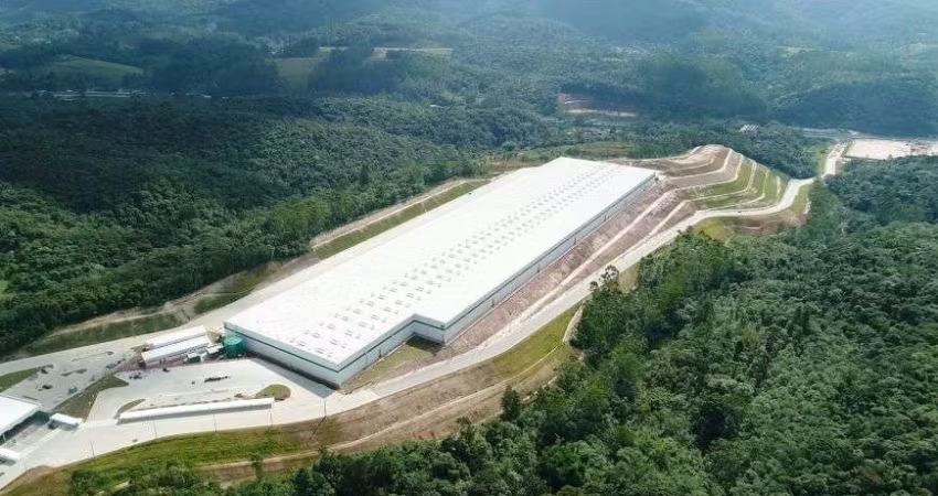 Galpão/Depósito/Armazém Monousuário para aluguel 13596 metros quadrados Rodovia Regis Bittencourt