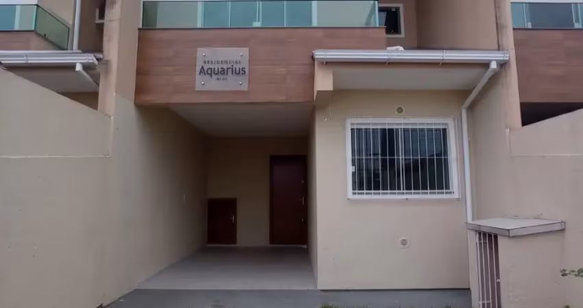 Sobrado no Lot. Nova Palhoça, 2 quartos com suíte.