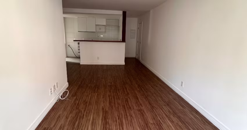 Apartamento novinho em excelente localização.