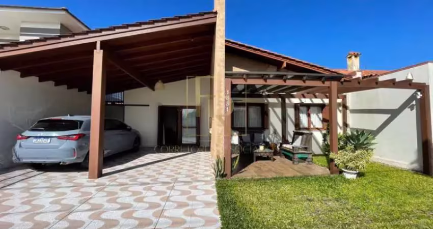 Casa próxima a plataforma em Tramandaí!