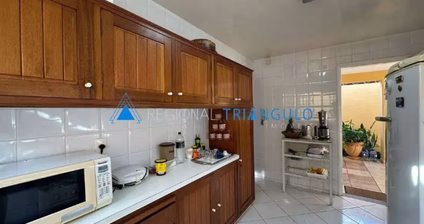 CASA EM OTIMA LOCALIZAÇÃO NO BAIRRO OLINDA!