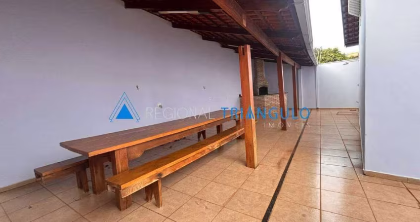 Casa à venda, 3 quartos, 1 suíte, 2 vagas, Conjunto José Vallim de Melo - Uberaba/MG