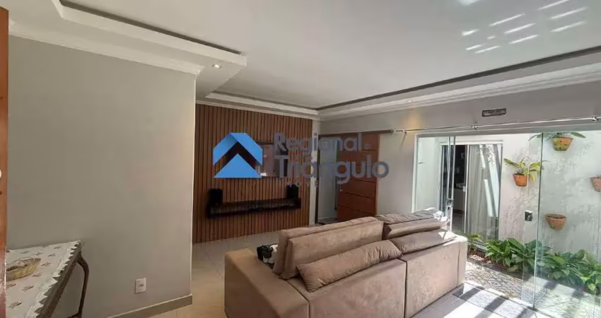Casa com 3 quartos à venda no Olinda, Uberaba 